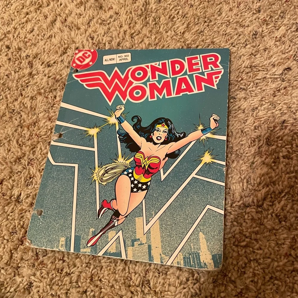 Wonder Woman vintage folder